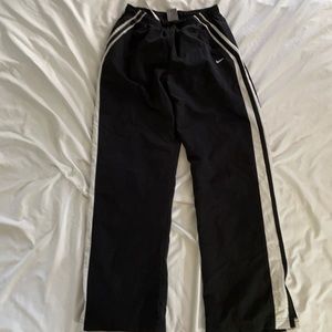 Nike sweatpants Girls size extra large.